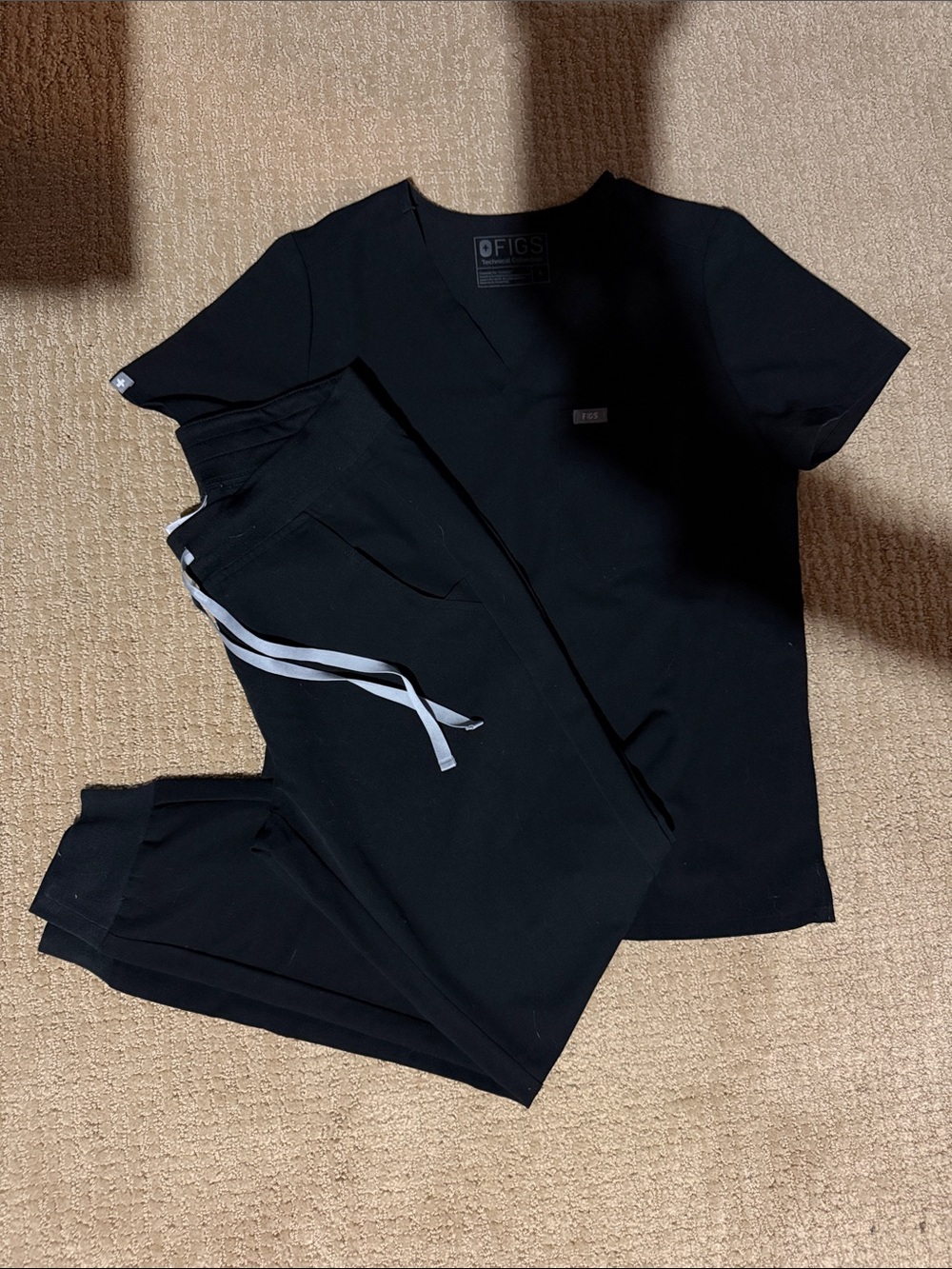 Figs Women’s Black Jogger-Style Scrub Set